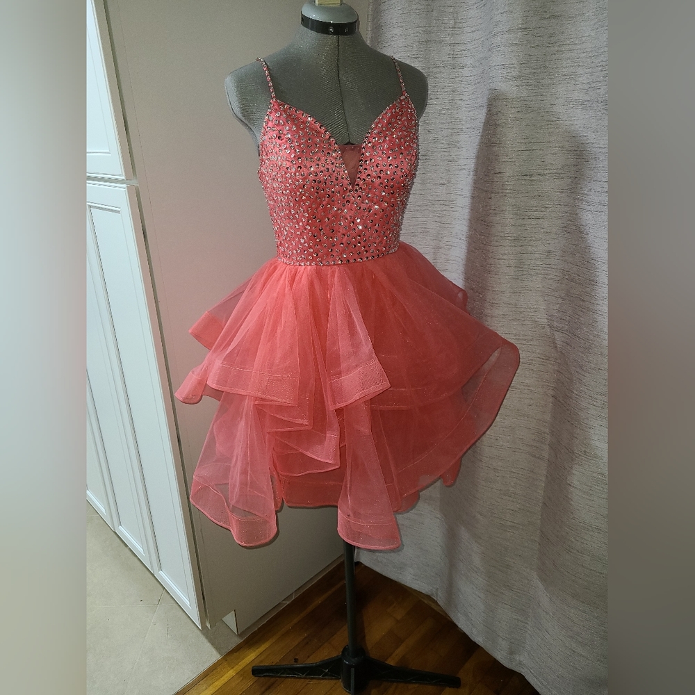 Coral homecoming dress - Picture 1 of 3